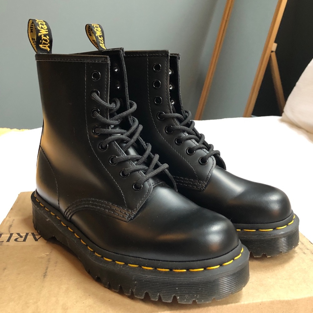 NWOT Dr. Martens 1460 Bex Smooth Black Leather Platform Combat Boot